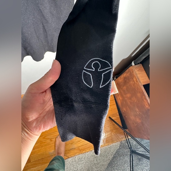 AMERICAN APPAREL, black waffle long sleeve - Picture 4 of 5